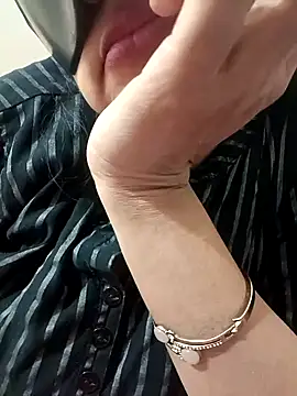 Snapshot of kaamuk_shweta chatting on December 15, 2025, 6:47 pm kaamuk shweta online show from December 15, 2025, 6:47 pm