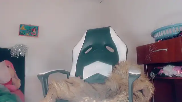 Oriana braom online show from November 26, 2025, 7:14 pm