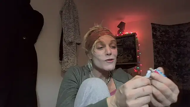 AddieAssets online show from December 4, 2024, 4:04 am