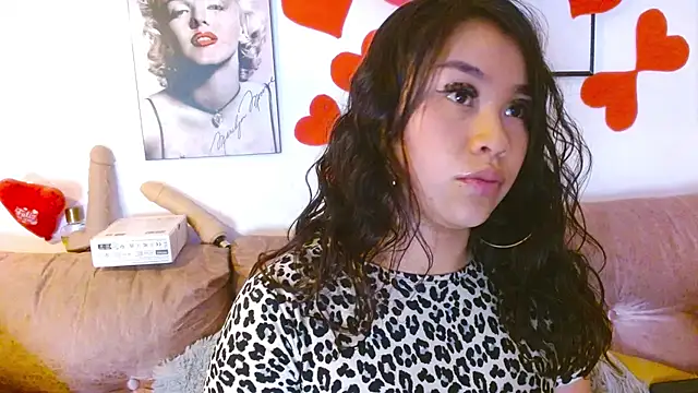 hinataleecs online show from February 28, 2025, 8:31 am