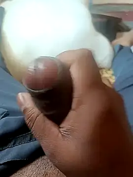 Snapshot of Mmm992170 chatting on March 3, 2025, 7:35 am Mmm992170 online show from March 3, 2025, 7:35 am