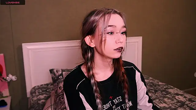 Kimiko   online show from November 29, 2025, 9:04 pm