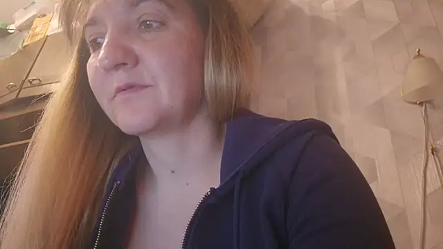 EstrellaWalters online show from April 21, 2026, 8:43 am