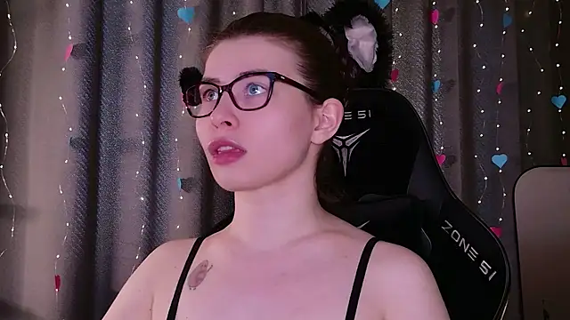 callmetori online show from April 21, 2026, 11:06 am