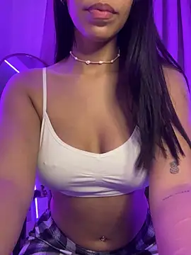 Snapshot of -Naomyy- chatting on February 5, 2025, 12:20 am -Naomyy- online show from February 5, 2025, 12:20 am