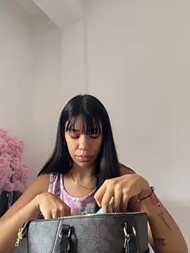 -Naomyy- online show from February 2, 2026, 4:39 pm