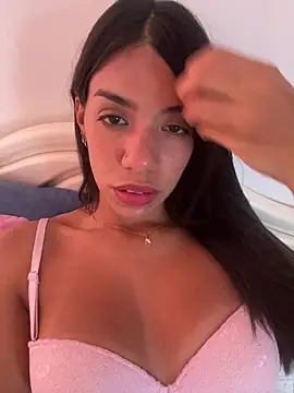 Snapshot of -Naomyy- chatting on March 8, 2025, 9:40 pm -Naomyy- online show from March 8, 2025, 9:40 pm