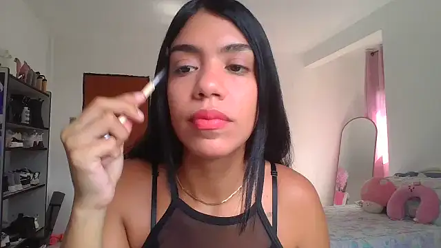 Snapshot of -Naomyy- chatting on September 19, 2025, 6:45 pm -Naomyy- online show from September 19, 2025, 6:45 pm