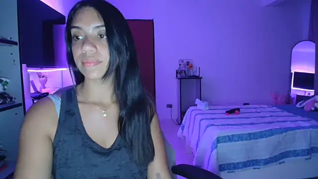 Snapshot of -Naomyy- chatting on March 11, 2025, 12:54 am -Naomyy- online show from March 11, 2025, 12:54 am