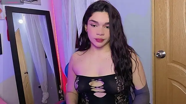 Snapshot of Veronica_111 chatting on May 11, 2026, 2:02 am Veronica 111 online show from May 11, 2026, 2:02 am
