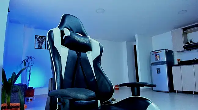 alexander collin02 online show from March 7, 2025, 1:18 pm