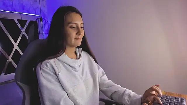  alaia collway  online show from January 30, 2025, 3:29 pm