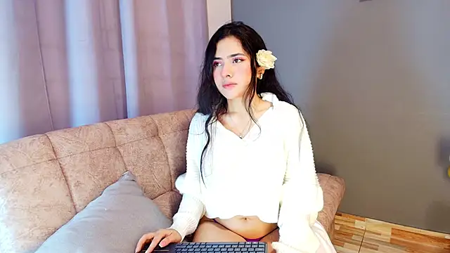 adara johnson   online show from September 17, 2025, 11:45 am