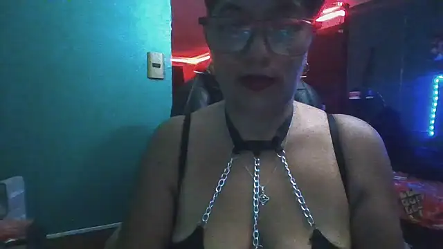 Snapshot of TRISH_MILF chatting on February 7, 2025, 12:31 am TRISH MILF online show from February 7, 2025, 12:31 am