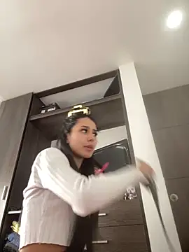 Snapshot of sophie_conor chatting on December 12, 2024, 5:04 pm sophie conor online show from December 12, 2024, 5:04 pm