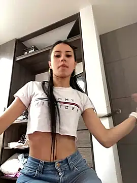 Snapshot of sophie_conor chatting on December 18, 2024, 7:41 pm sophie conor online show from December 18, 2024, 7:41 pm