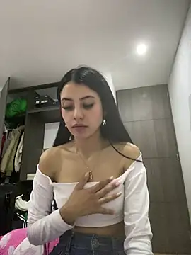 Snapshot of sophie_conor chatting on December 11, 2024, 9:45 pm sophie conor online show from December 11, 2024, 9:45 pm