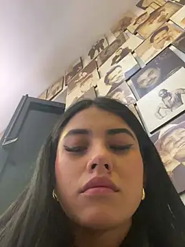 Snapshot of sophie_conor chatting on March 18, 2025, 9:10 pm sophie conor online show from March 18, 2025, 9:10 pm