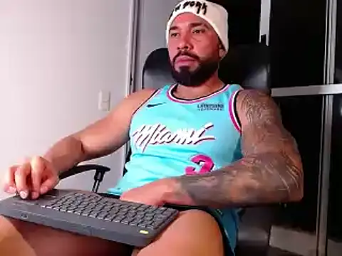 Snapshot of roman_muscle chatting on February 18, 2025, 3:42 am roman muscle online show from February 18, 2025, 3:42 am