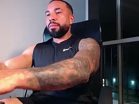 Snapshot of roman_muscle chatting on January 29, 2025, 3:12 am roman muscle online show from January 29, 2025, 3:12 am