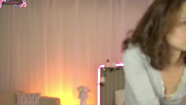 Snapshot of AngellaRoss chatting on September 21, 2025, 6:13 pm AngellaRoss online show from September 21, 2025, 6:13 pm