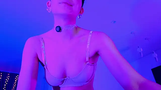 Snapshot of AngellaRoss chatting on December 13, 2025, 8:04 pm AngellaRoss online show from December 13, 2025, 8:04 pm