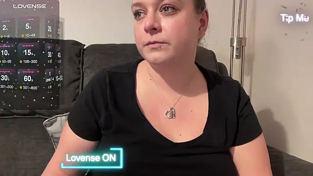 Snapshot of NaughtyWifeUK chatting on December 5, 2024, 9:00 pm NaughtyWifeUK online show from December 5, 2024, 9:00 pm