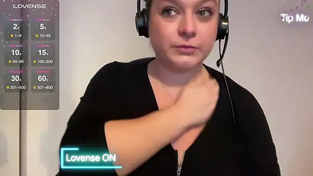 Snapshot of NaughtyWifeUK chatting on January 5, 2025, 3:13 pm NaughtyWifeUK online show from January 5, 2025, 3:13 pm