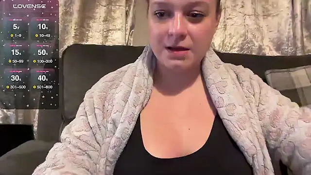 Snapshot of NaughtyWifeUK chatting on January 9, 2026, 12:39 am NaughtyWifeUK online show from January 9, 2026, 12:39 am