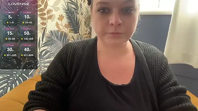 Snapshot of NaughtyWifeUK chatting on January 7, 2026, 12:54 pm NaughtyWifeUK online show from January 7, 2026, 12:54 pm