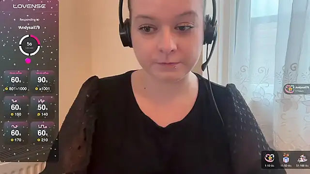 Snapshot of NaughtyWifeUK chatting on November 11, 2025, 11:49 am NaughtyWifeUK online show from November 11, 2025, 11:49 am