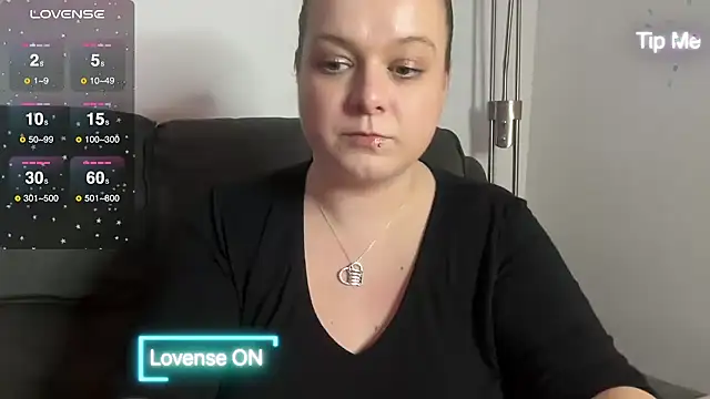 Snapshot of NaughtyWifeUK chatting on December 21, 2024, 8:43 pm NaughtyWifeUK online show from December 21, 2024, 8:43 pm