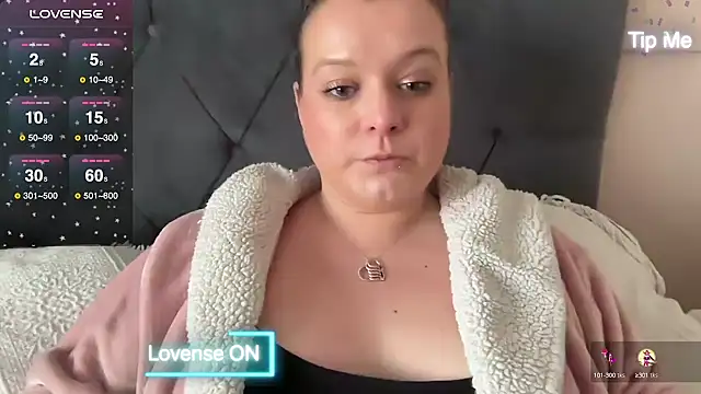 Snapshot of NaughtyWifeUK chatting on February 17, 2025, 3:55 pm NaughtyWifeUK online show from February 17, 2025, 3:55 pm