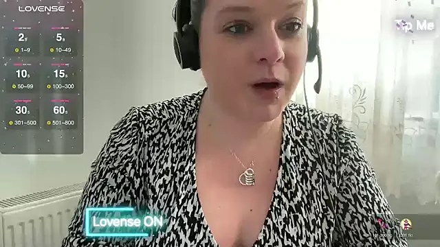 Snapshot of NaughtyWifeUK chatting on January 7, 2025, 1:24 pm NaughtyWifeUK online show from January 7, 2025, 1:24 pm