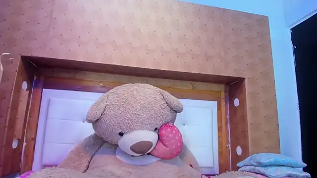 Kendra Hot1 online show from March 11, 2025, 11:01 am