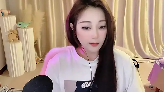 Daisy-77 online show from March 5, 2025, 6:01 pm