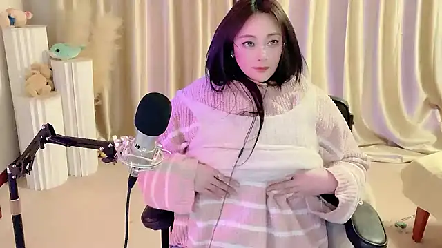 Daisy-77 online show from March 10, 2025, 9:18 pm