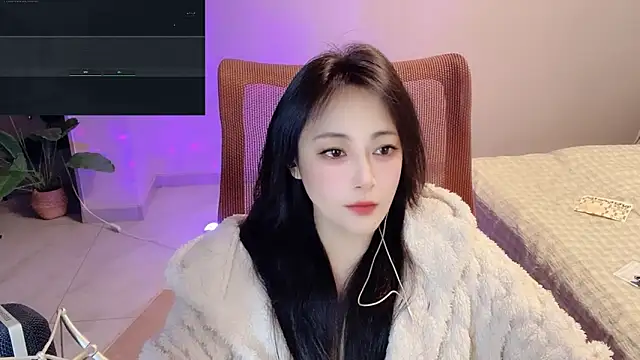 Snapshot of Daisy-77 chatting on April 28, 2026, 1:37 pm Daisy-77 online show from April 28, 2026, 1:37 pm