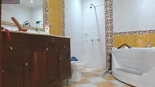 cintia hills online show from April 11, 2026, 9:51 pm