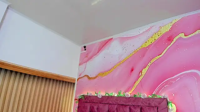 Daisy  rose online show from April 8, 2026, 3:08 am