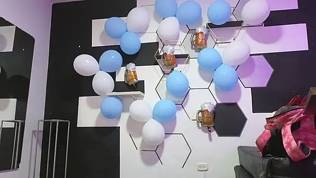 alondrabigtits online show from September 30, 2025, 12:11 pm