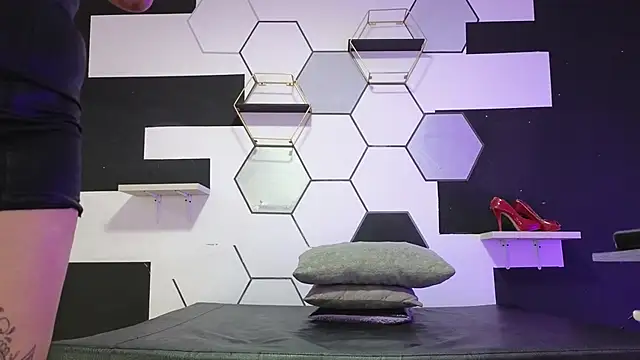 alondrabigtits online show from September 18, 2025, 12:30 pm