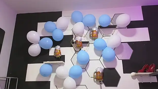 alondrabigtits online show from September 29, 2025, 12:22 pm