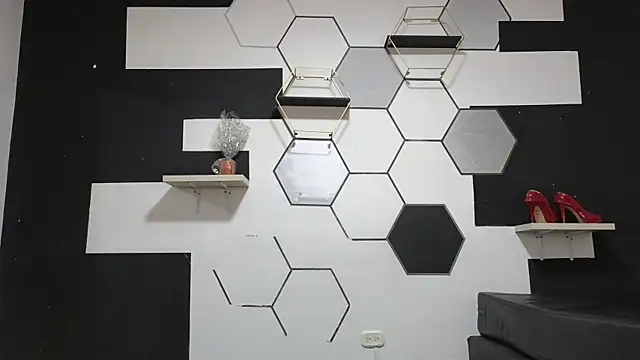 alondrabigtits online show from September 24, 2025, 12:00 pm