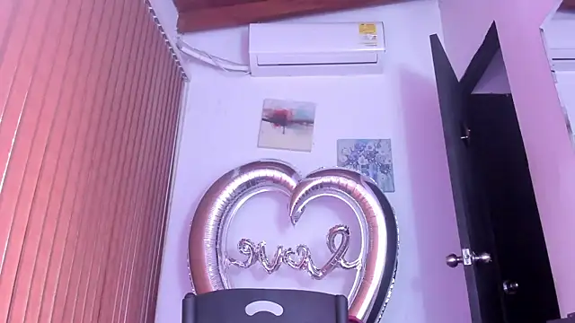 alondrabigtits online show from March 9, 2026, 12:09 pm