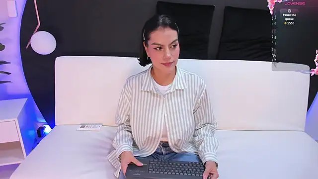 Ada Monroe10 online show from March 13, 2026, 2:11 pm