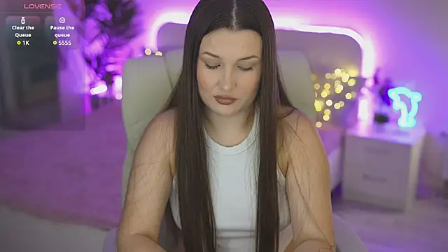 OneLaya online show from September 14, 2025, 1:55 pm