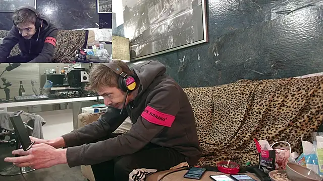 Snapshot of Doggyray44 chatting on February 19, 2025, 5:38 am Doggyray44 online show from February 19, 2025, 5:38 am