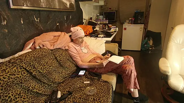 Snapshot of Doggyray44 chatting on January 5, 2026, 5:27 pm Doggyray44 online show from January 5, 2026, 5:27 pm