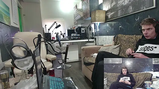 Snapshot of Doggyray44 chatting on February 6, 2025, 2:37 pm Doggyray44 online show from February 6, 2025, 2:37 pm